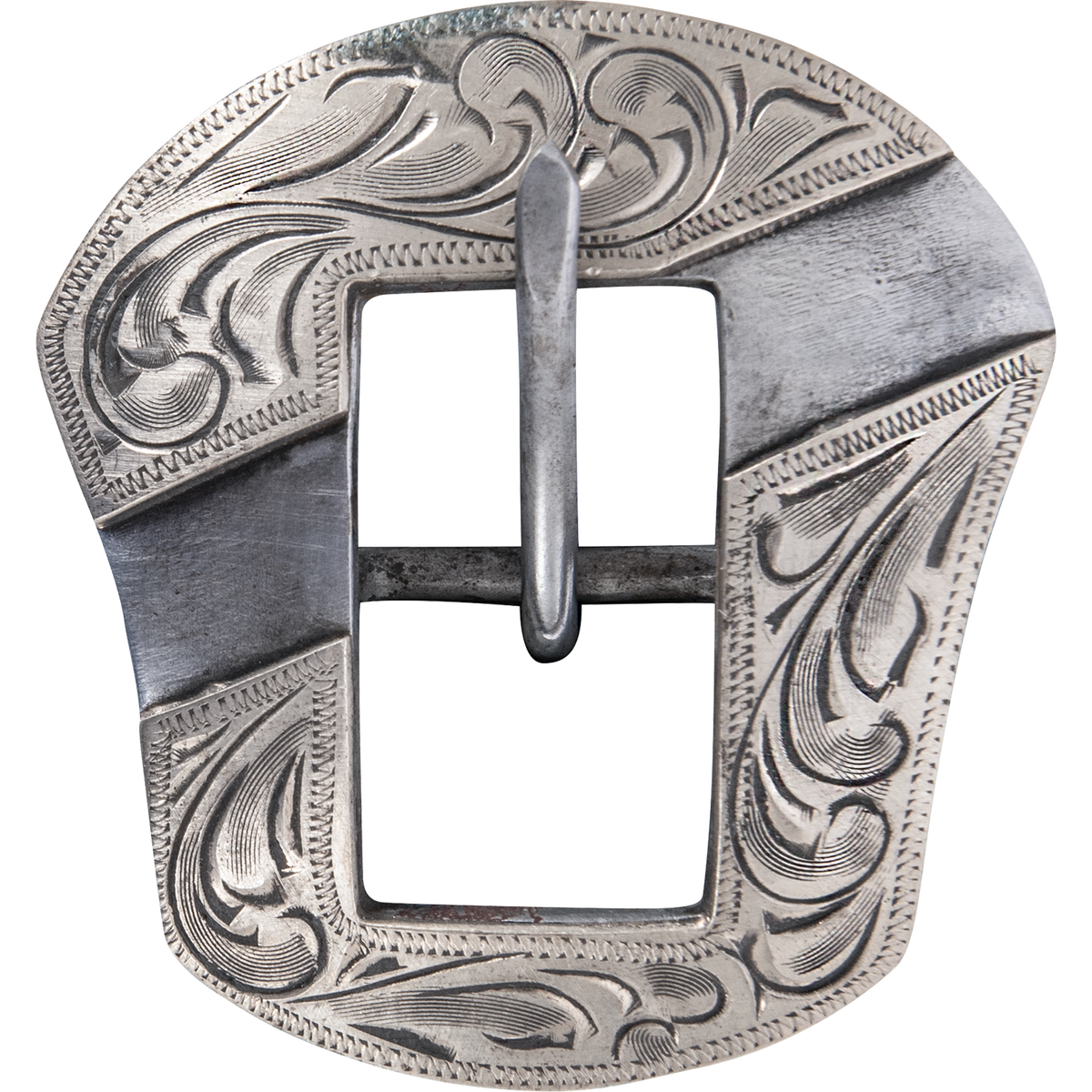 Salinas buckle from a chocolate roughout headstall, seen up close. Engraved scrollwork covers the corners of the buckle around a smooth diagonal band.